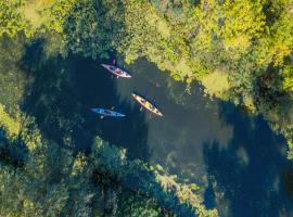 cheo-thuyen-kayak-tai-du-an-wyndham-grand-lagoona-